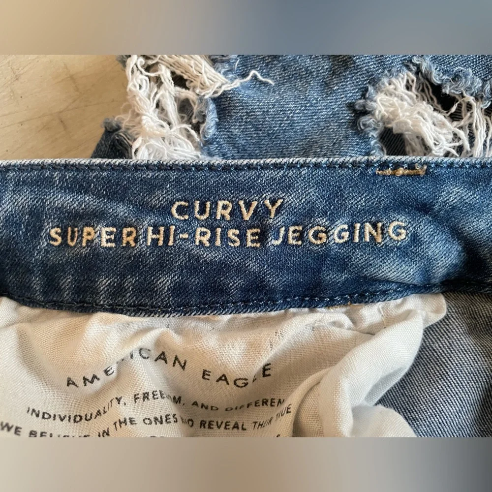 American Eagle Super Destroyed Curvy Super Hi Rise Jeggings - Picture 5 of 10